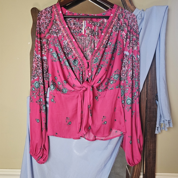 Free People Run Free Blouse With Peasant Sleeves And Tie Front Accent - Picture 2 of 7